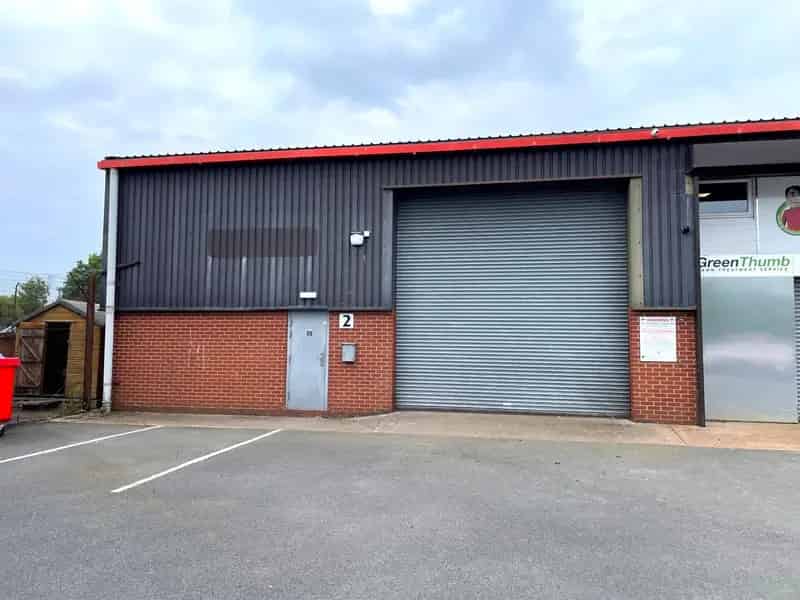 Single Story Industrial Warehouse For Lease