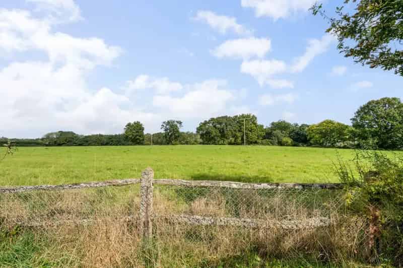 4 Bedroom Bungalow for Sale in Passfield