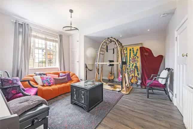 Detached House for Sale in Chartfield Avenue Putney