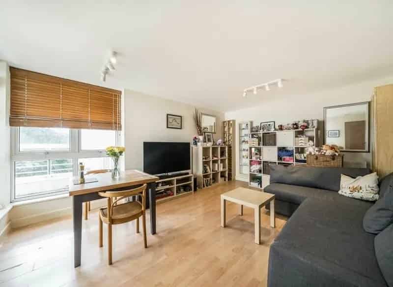 2-Bed Apartment Barrier Point Road  Parking Balcony Gym Concierge