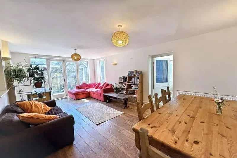 4 Bed House for Sale in Picturesque Village Setting
