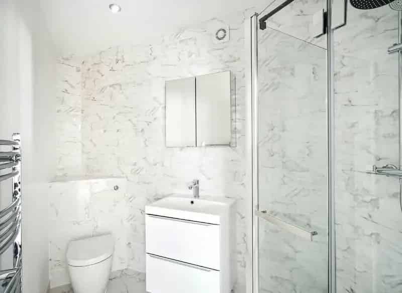 First Floor Apartment Two Double Bedrooms Near Colliers Wood Station