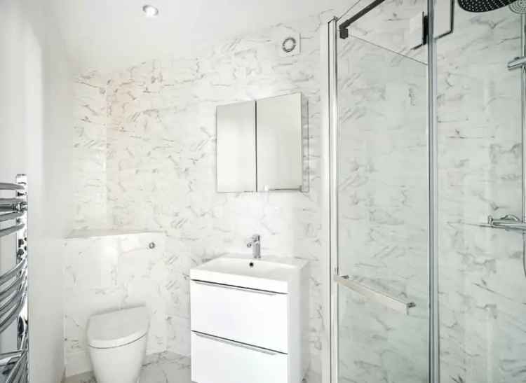 First Floor Apartment Two Double Bedrooms Near Colliers Wood Station