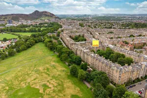 2-Bedroom Apartment in Marchmont Edinburgh with City Views
