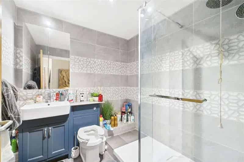 3 bed flat for sale