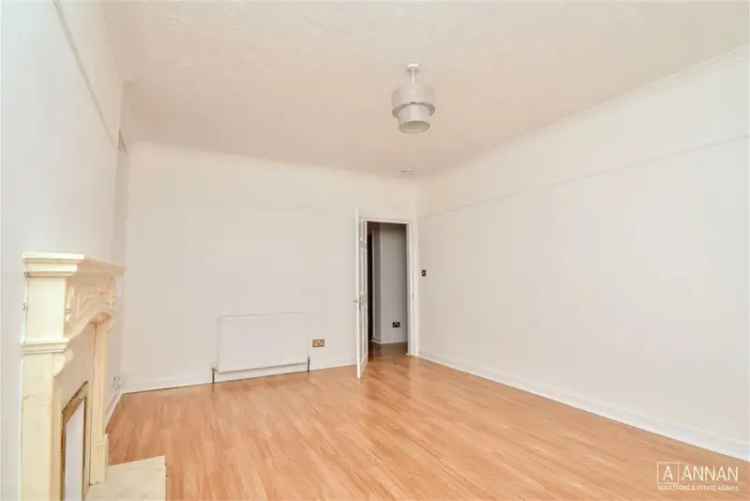 3 Bed Flat - First Floor with 1 Reception Room