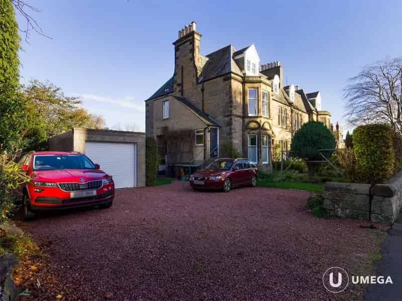3 Bedroom Apartment to Rent in Morningside