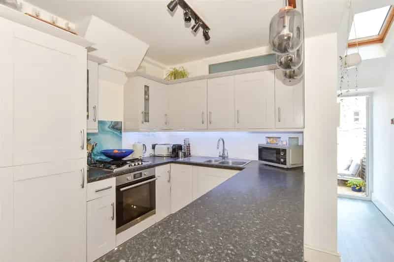 3 Bedroom Terraced House for Sale Near Town Centre