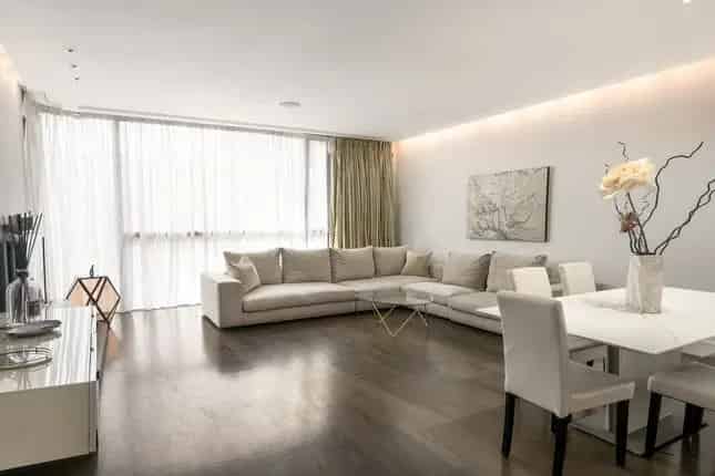 Flat for sale in Knightsbridge, London SW7