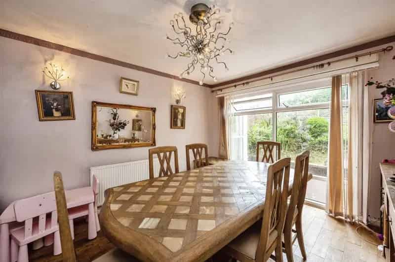 5 Bedroom Semi Detached House Birchgrove
