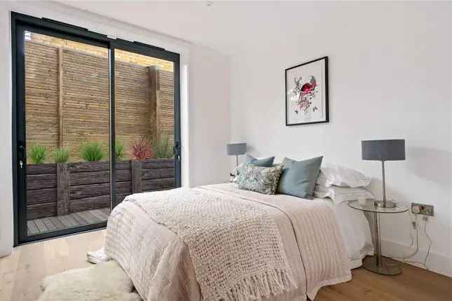 4 Bedroom Terraced House for Sale in Islington N7