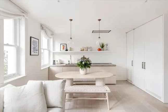 Flat for sale in Brunswick Gardens, Kensington, London W8