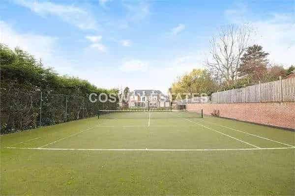 7 Bed Detached House for Sale in Mill Hill NW7