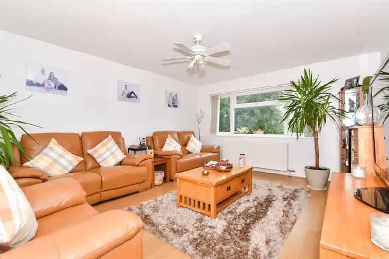 2 Bedroom Chalet Bungalow for Sale