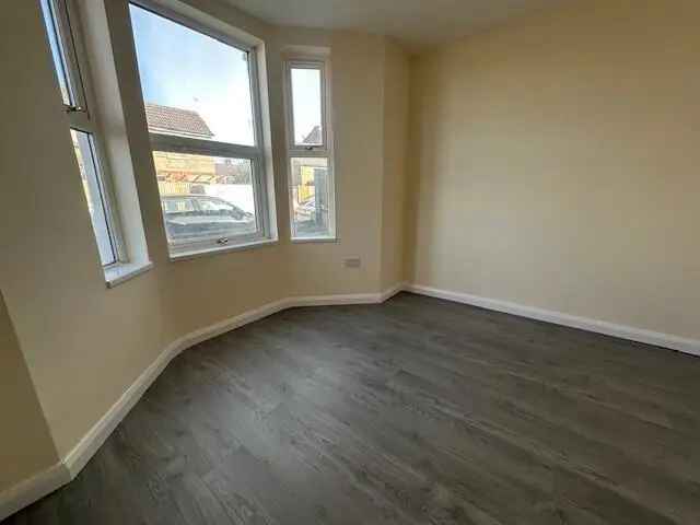2 Bedroom Flat Available April Zero Deposit Ground Floor Refurbished