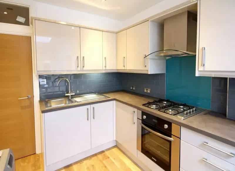 2 Double Bedroom Flat with En-Suite Bathrooms and Private Garden