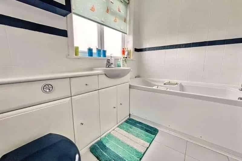3 Bed Detached House Near Seafield Gardens