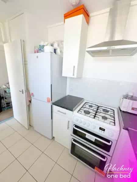 Bright Hackney 1-Bed Flat with Parking and Lift