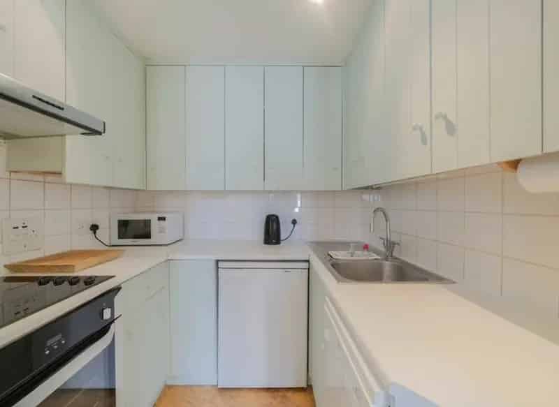 One Bedroom Flat With High Ceilings and Loft Storage