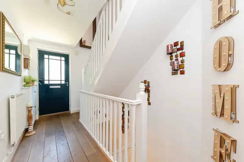 Four Double Bedroom Family Home Near Outstanding Simon Balle School