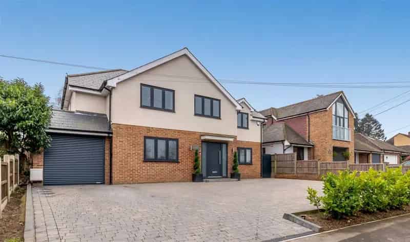 6 Bedroom Detached House for Sale Pear Tree Lane Shorne