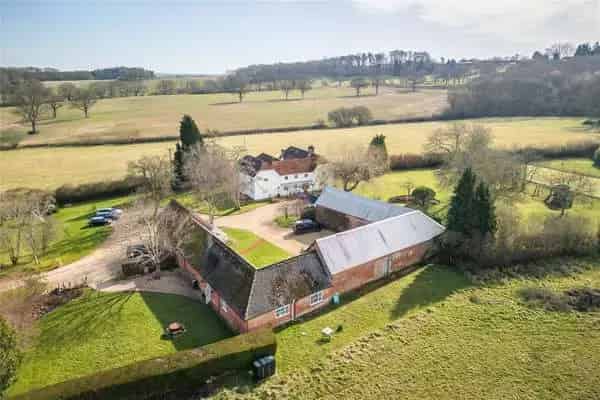8 Bedroom Home with Indoor Pool and Cottage Near Romsey