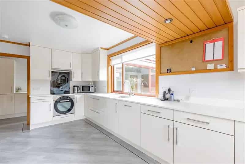 3 Bed Bungalow Detached with 2 Reception Rooms Garden Room Workshop Garage