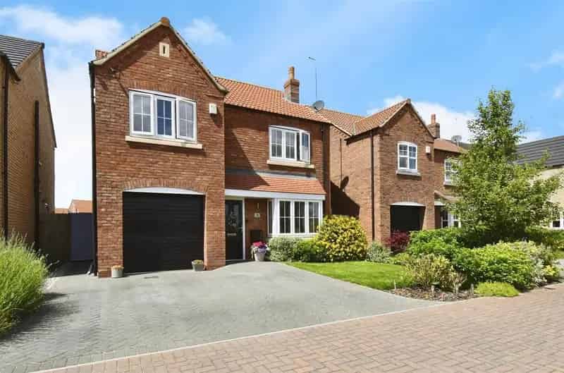 4 Bedroom Detached House For Sale in Hull East Riding of Yorkshire