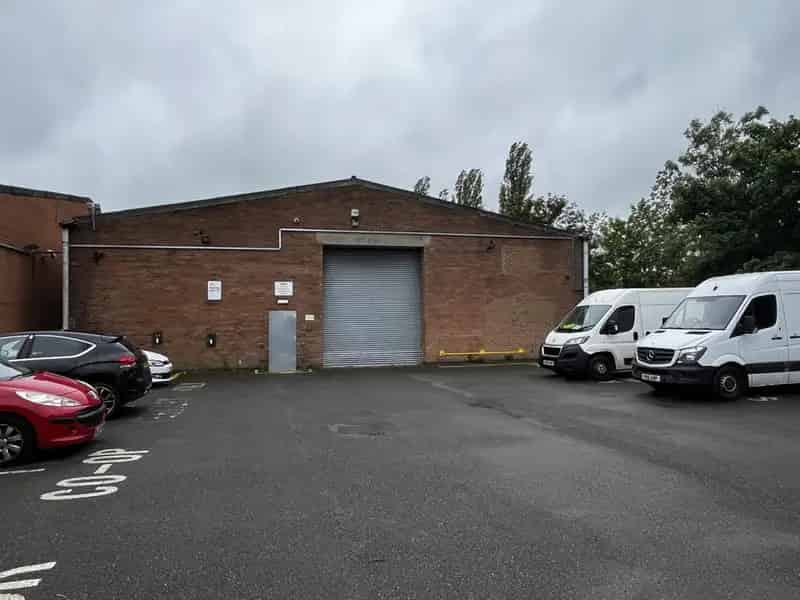 Secure Industrial Unit with High Eaves and Large Loading Yard