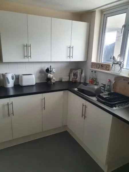 Flat For Rent in Waverley, England