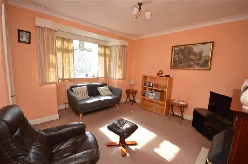3 Bedroom End Terrace House Near Leeds City Centre