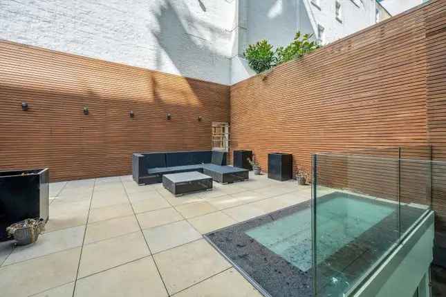 Flat for sale in Portland Place, Marylebone W1B