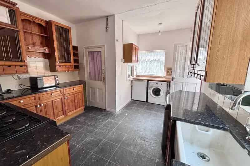 3 Bed Victorian House with 3 Reception Rooms and Ample Parking