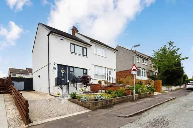 2 Bedroom Semi Detached Villa For Sale Near Amenities And Schools
