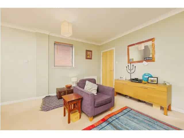 3 Bedroom Maisonette For Sale South Facing Garden 1237 sq ft