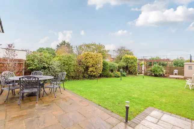 5 Bedroom Detached House for Sale in London SE12