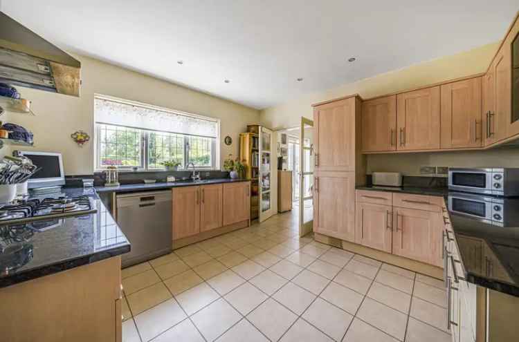 Detached House for sale with 4 bedrooms, Brookmans Park