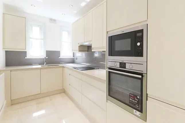 Flat to rent in John Adam Street, Covent Garden WC2N