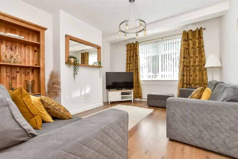 3 Bedroom Semi-Detached House for Sale in Shirley