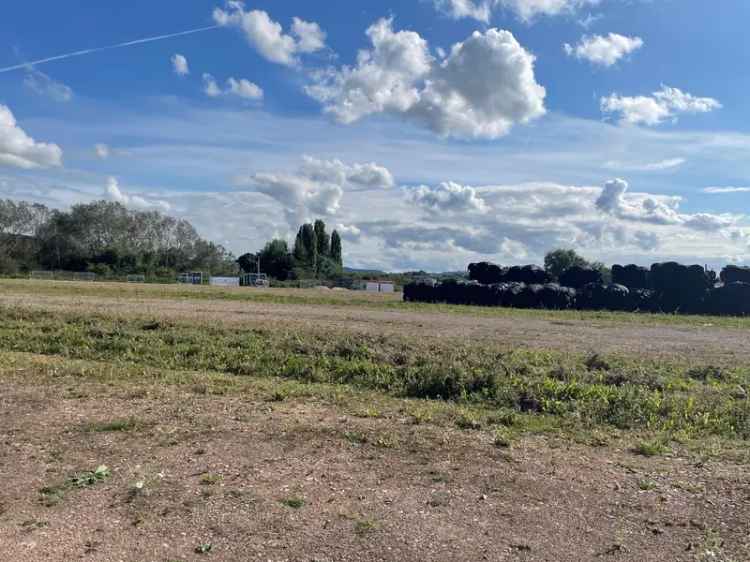 Land For Rent in Cheltenham, England