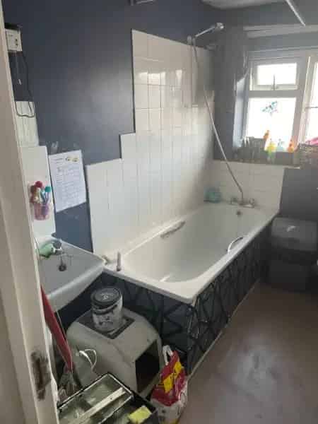 2 Bedroom Flat Redhill Balcony Garden Parking