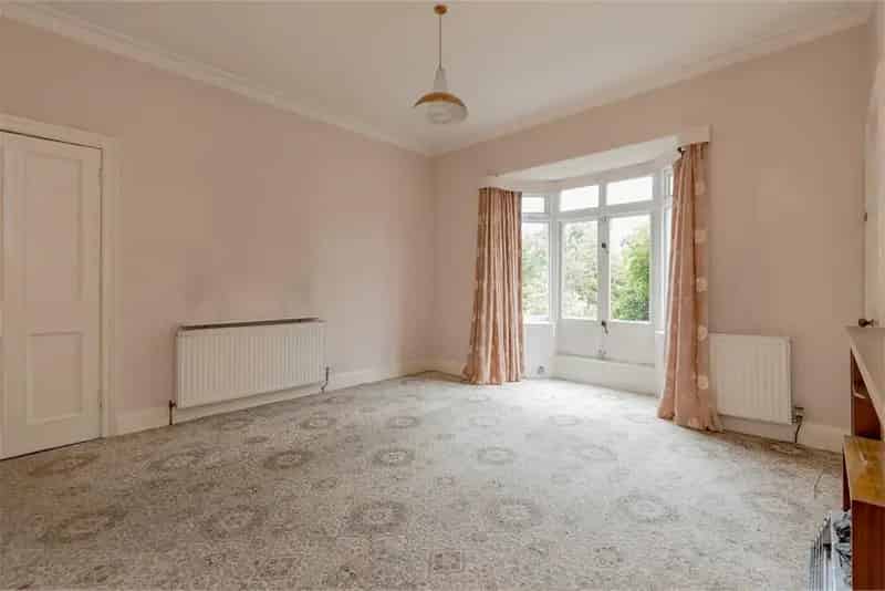3 Bed House - Semi Detached with 2 Reception Rooms