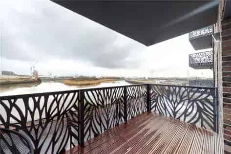 1 Bedroom Flat 64m2 London Leven Wharf Modern Apartment
