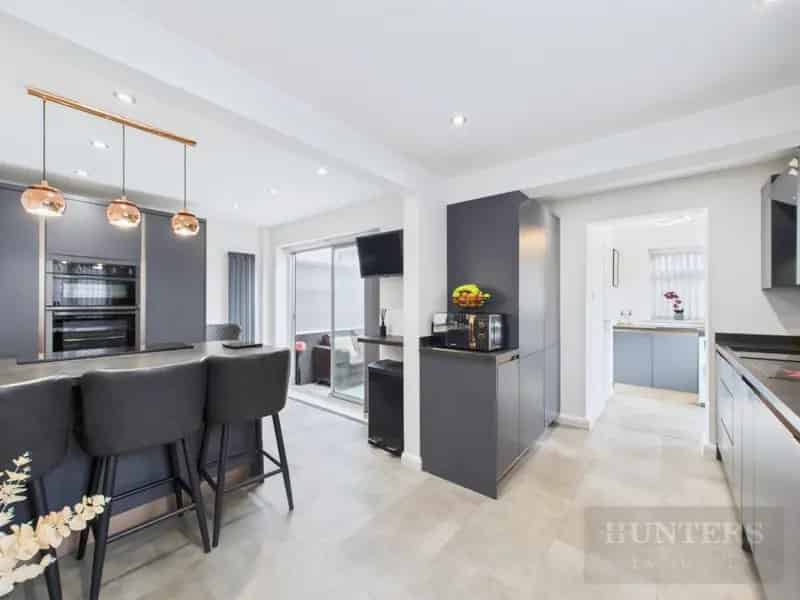 3 bedroom House
 For Sale 
Total Size: 1345 SQ FT