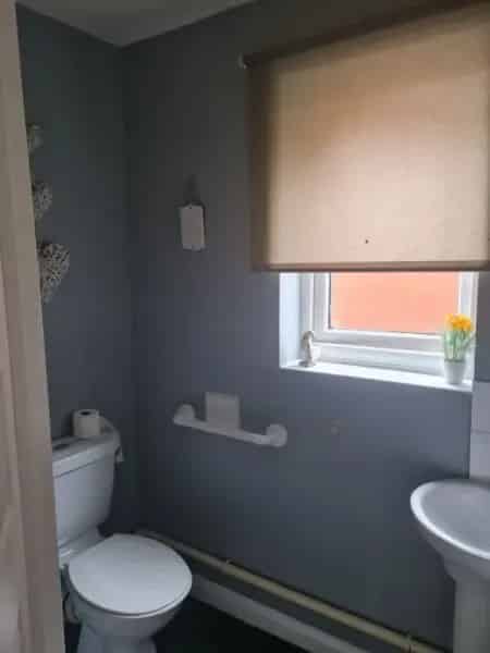 3 Bedroom Semi Detached House With Driveway and Garden