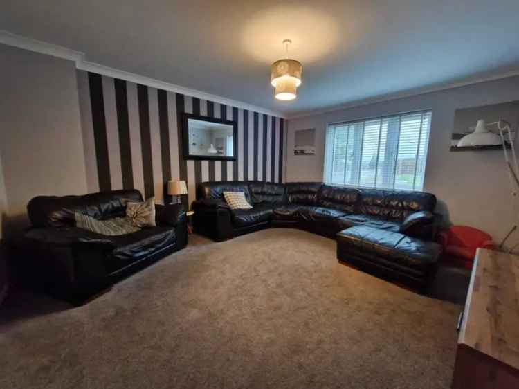 4 Bedroom Detached House Near Amenities