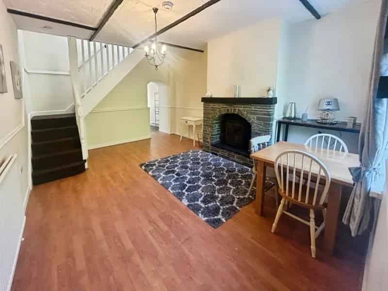 2 Bedroom House with Off Road Parking Glyn Neath