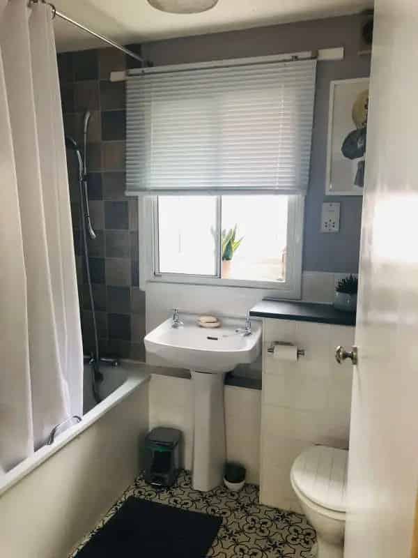 One Bed Flat Near Tube Station, Parking & Pets Allowed