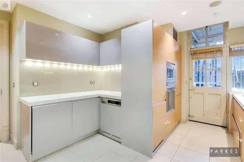 2 Bed Flat for Sale near Regents Park