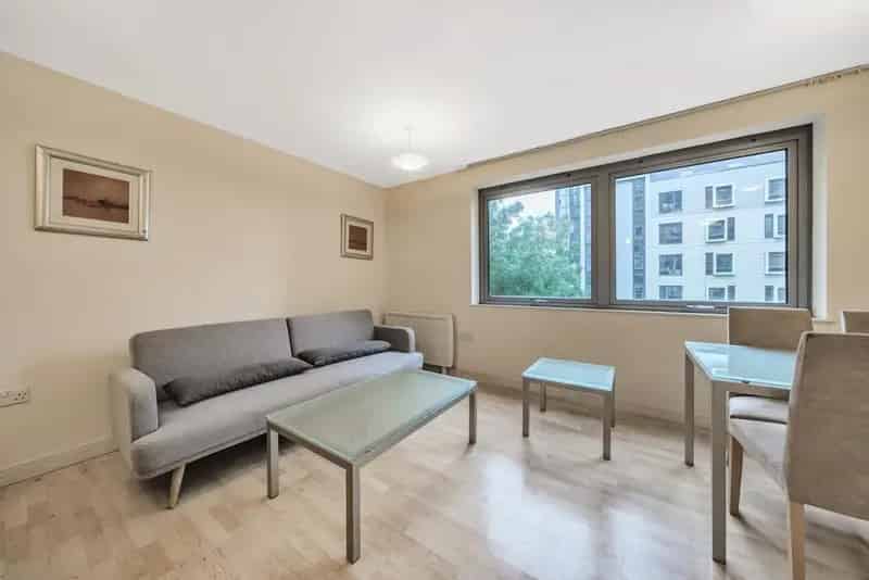 Well Proportioned Studio Apartment near North Acton Tube